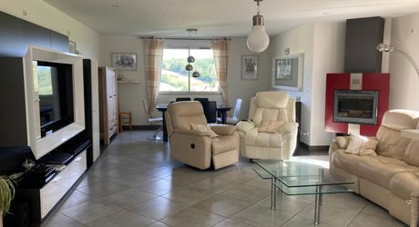 7 mn nord cahors. Contemporaine de 166 m² habitables avec vue . Prestations de qualité 