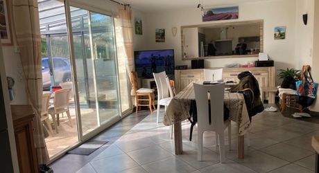 7 mn nord cahors. Contemporaine de 166 m² habitables avec vue . Prestations de qualité 