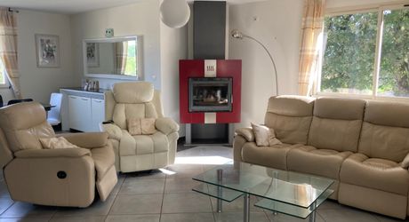 7 mn nord cahors. Contemporaine de 166 m² habitables avec vue . Prestations de qualité 