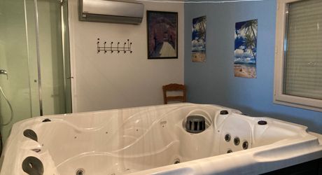 7 mn nord cahors. Contemporaine de 166 m² habitables avec vue . Prestations de qualité 