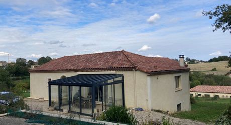 7 mn nord cahors. Contemporaine de 166 m² habitables avec vue . Prestations de qualité 