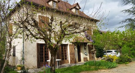 Maison en pierre dans un village 