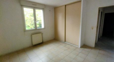 Cahors , Appartement deux chambres et parking 