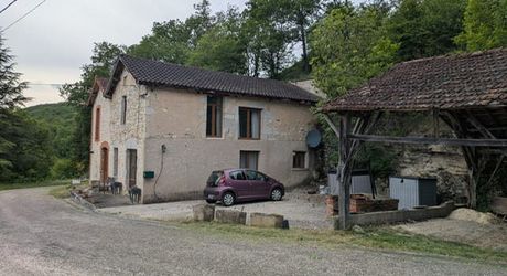 Cahors à L' Ouest proche d'Espere
