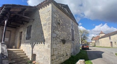 ensemble en pierre à restaurer totalement 20 mn nord de Cahors 