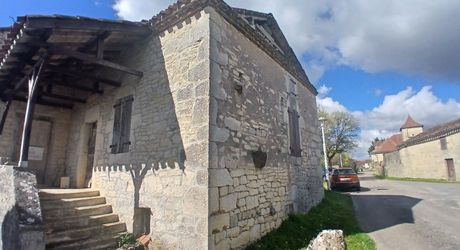 ensemble en pierre à restaurer totalement 20 mn nord de Cahors 