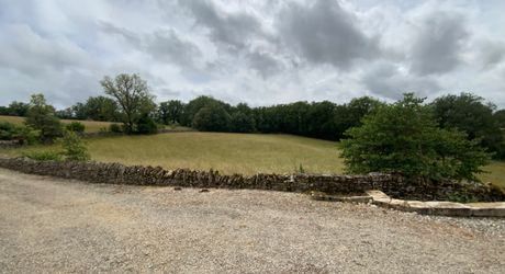 Propriété de caractère sur le Causse de Labastide-Murat – 10 hectares de nature et piste d'atterrissage privée