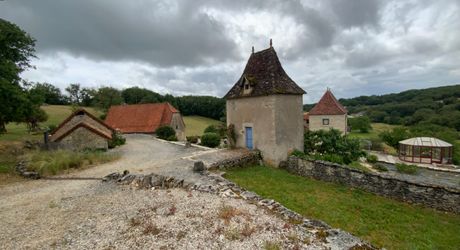 Propriété de caractère sur le Causse de Labastide-Murat – 10 hectares de nature et piste d'atterrissage privée