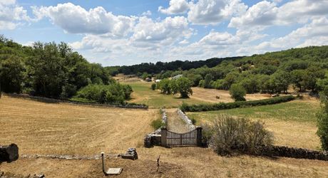 Propriété de caractère sur le Causse de Labastide-Murat – 10 hectares de nature et piste d'atterrissage privée