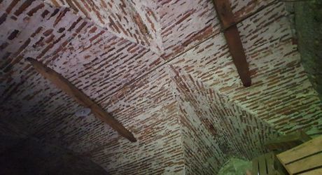 Vallée du lot Ouest- En campagne isolée ancienne ferme avec 29 ha attenants