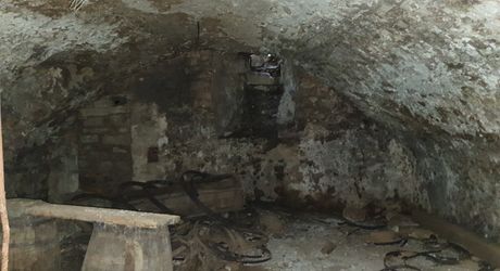 Vallée du lot Ouest- En campagne isolée ancienne ferme avec 29 ha attenants