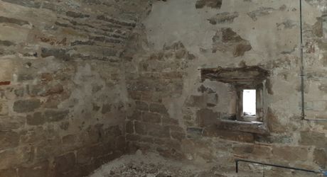 Vallée du lot Ouest- En campagne isolée ancienne ferme avec 29 ha attenants