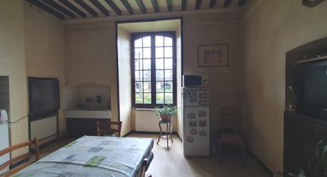 Vallée du lot Ouest- En campagne isolée ancienne ferme avec 29 ha attenants