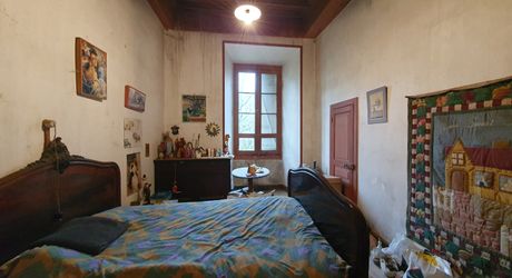 Vallée du lot Ouest- En campagne isolée ancienne ferme avec 29 ha attenants