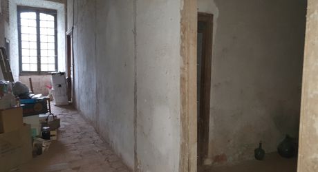 Vallée du lot Ouest- En campagne isolée ancienne ferme avec 29 ha attenants