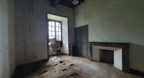 Vallée du lot Ouest- En campagne isolée ancienne ferme avec 29 ha attenants