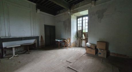 Vallée du lot Ouest- En campagne isolée ancienne ferme avec 29 ha attenants
