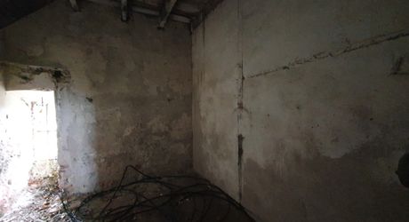 Vallée du lot Ouest- En campagne isolée ancienne ferme avec 29 ha attenants