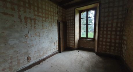 Vallée du lot Ouest- En campagne isolée ancienne ferme avec 29 ha attenants
