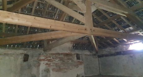 Vallée du lot Ouest- En campagne isolée ancienne ferme avec 29 ha attenants