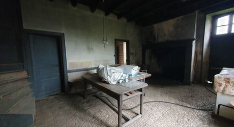 Vallée du lot Ouest- En campagne isolée ancienne ferme avec 29 ha attenants