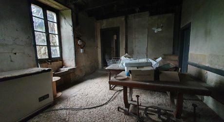 Vallée du lot Ouest- En campagne isolée ancienne ferme avec 29 ha attenants
