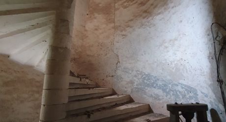 Vallée du lot Ouest- En campagne isolée ancienne ferme avec 29 ha attenants