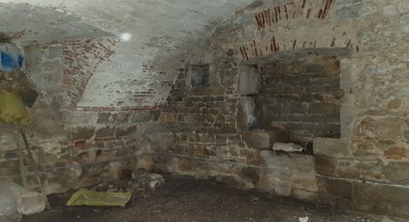 Vallée du lot Ouest- En campagne isolée ancienne ferme avec 29 ha attenants