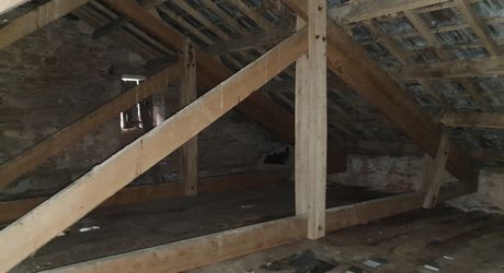 Vallée du lot Ouest- En campagne isolée ancienne ferme avec 29 ha attenants