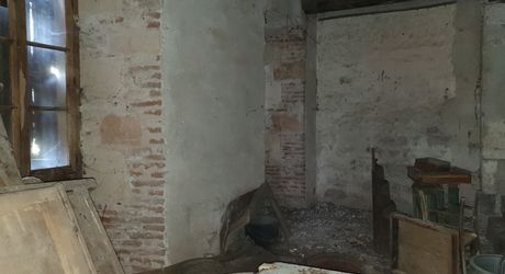 Vallée du lot Ouest- En campagne isolée ancienne ferme avec 29 ha attenants