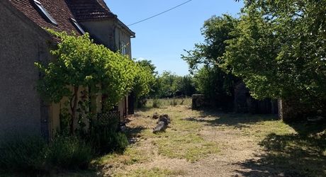 A louer maison T4 en pierre , à 20 min de Gramat sur le causse de Livernon , dépendance et jardin clos