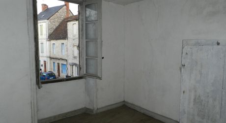 For sale Gramat centre stone house to restore 102 m², 7 rooms
