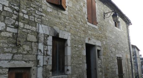 For sale Gramat centre stone house to restore 102 m², 7 rooms