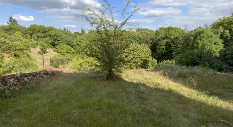 A vendre Gramat centre, ancien entrepôt à convertir, terrain 299 m²