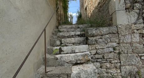 A vendre Gramat centre, ancien entrepôt à convertir, terrain 299 m²