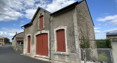 A vendre Gramat centre, ancien entrepôt à convertir, terrain 299 m²