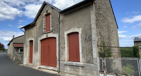 A vendre Gramat centre, ancien entrepôt à convertir, terrain 299 m²