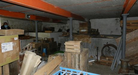 A vendre Gramat centre, ancien entrepôt à convertir, terrain 299 m²