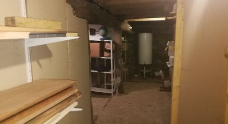 À vendre Gramat – Centre-ville à pied – Belle maison rénovée offrant une vie de plain-pied, 3 chambres, jardin, garage.