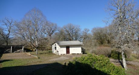  A vendre, maison T5 avec parc, garage et atelier à 5 min du centre ville de Gramat