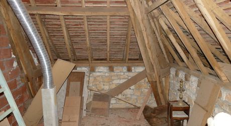 A vendre proche rivière Dordogne, grande maison en pierre, dépendances, terrain 2 hectares, secteur VAYRAC  