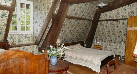A vendre proche rivière Dordogne, grande maison en pierre, dépendances, terrain 2 hectares, secteur VAYRAC  