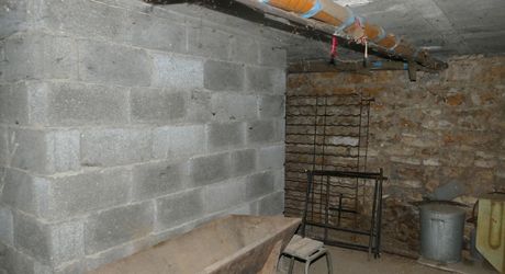 A vendre proche rivière Dordogne, grande maison en pierre, dépendances, terrain 2 hectares, secteur VAYRAC  