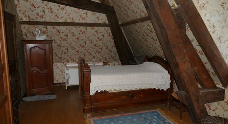 A vendre proche rivière Dordogne, grande maison en pierre, dépendances, terrain 2 hectares, secteur VAYRAC  