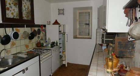 A vendre proche rivière Dordogne, grande maison en pierre, dépendances, terrain 2 hectares, secteur VAYRAC  