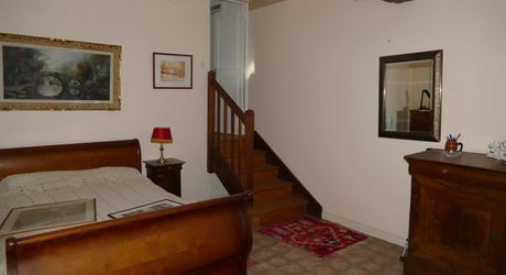 A vendre proche rivière Dordogne, grande maison en pierre, dépendances, terrain 2 hectares, secteur VAYRAC  