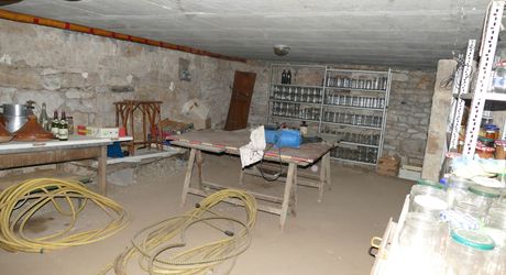A vendre proche rivière Dordogne, grande maison en pierre, dépendances, terrain 2 hectares, secteur VAYRAC  