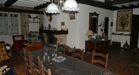 A vendre proche rivière Dordogne, grande maison en pierre, dépendances, terrain 2 hectares, secteur VAYRAC  