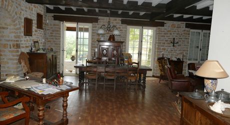 A vendre proche rivière Dordogne, grande maison en pierre, dépendances, terrain 2 hectares, secteur VAYRAC  