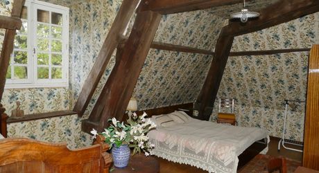 A vendre proche rivière Dordogne, grande maison en pierre, dépendances, terrain 2 hectares, secteur VAYRAC  
